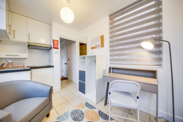 Studio to rent - Photo 1