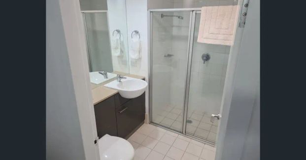 “$850 per week FULLY FURNISHED AND IN THE CENTRE OF CITY” - Photo 1