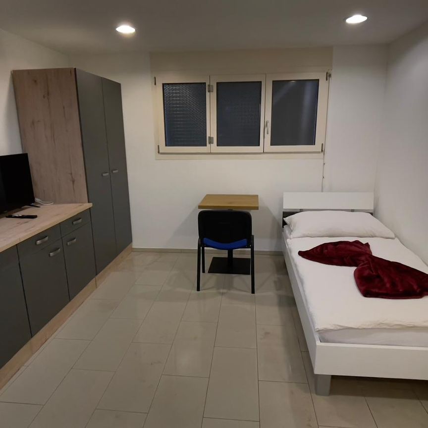 Per sofort zu Vermieten: Möblierte 1,5 Zimmerwohnung mit Dusche, ohne Küche - Photo 1