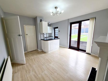 3 bedroom semi-detached house to rent - Photo 2