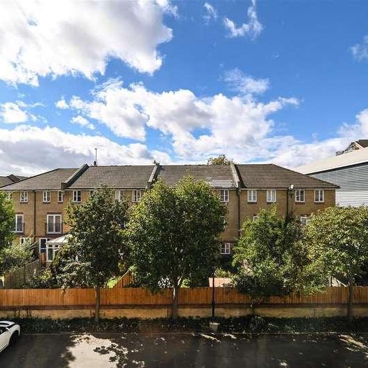 Westferry Road, London, E14 - Photo 1