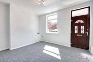 2 BEDROOM House - End Terrace - Photo 1
