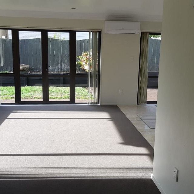 Family Home / Master with Ensuite/ Walk-in WRobe - Photo 1