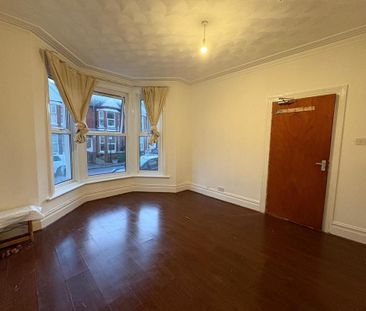 6 bedroom semi-detached house to rent - Photo 3