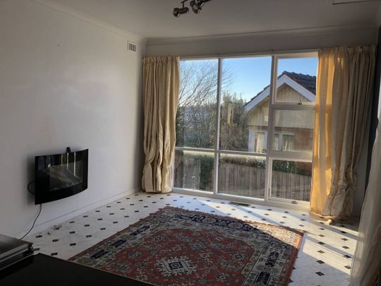 Close to it all ! - Photo 1