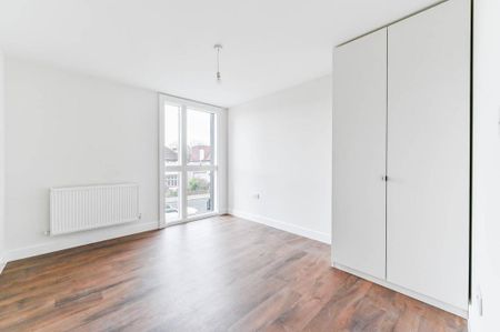 4 bedroom flat to rent - Photo 4