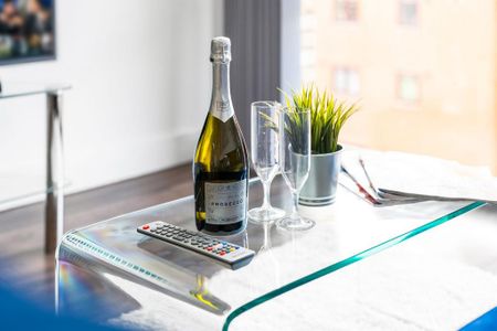 1 bedroom serviced apartment to rent - Photo 2