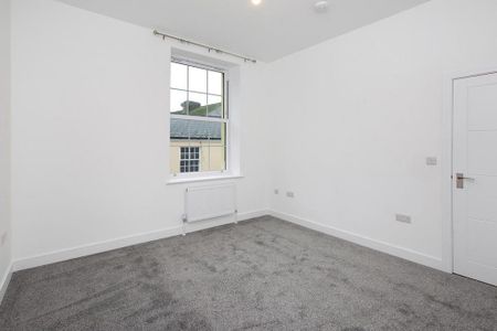 4 bedroom semi-detached house to rent - Photo 3