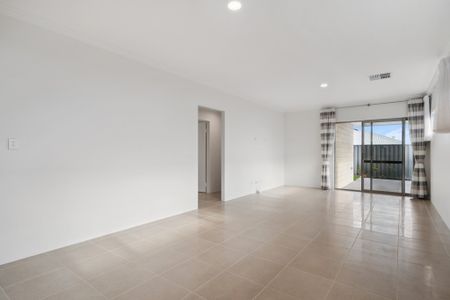 24 Ambrella Street, Treeby WA 6164 - Photo 5