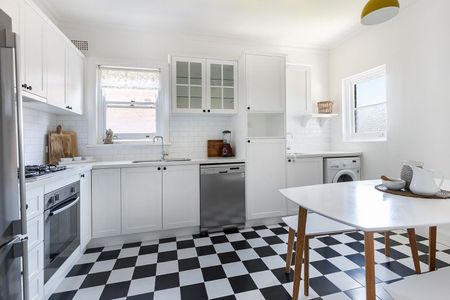 Charming Character Home with Elevated City Views - Photo 2