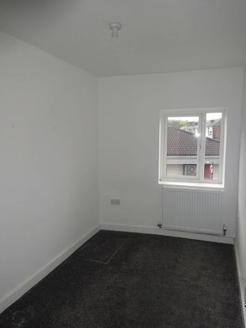 Eastway, Shaw, Oldham, OL2 - Photo 4