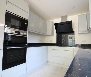 3 bedroom semi-detached house to rent - Photo 3