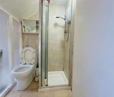 Room in a Shared House, Selborne Gardens, NW4 - Photo 2