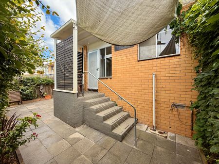 Spacious 2-Bedroom Unit in Prime Highton Location - Photo 2