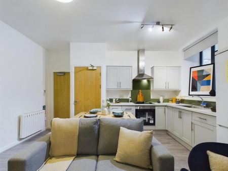 4 bedroom flat to rent - Photo 3