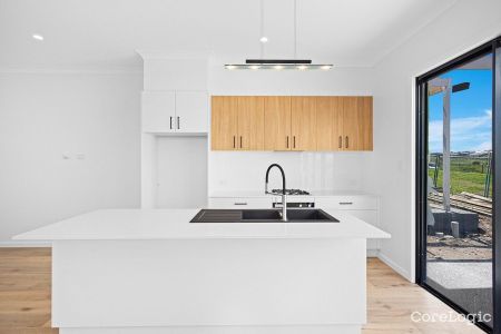 An enviable coastal lifestyle awaits - Photo 5