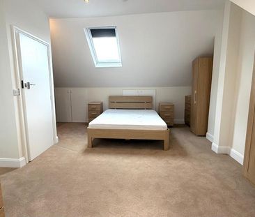 4 bedroom semi-detached house to rent - Photo 3
