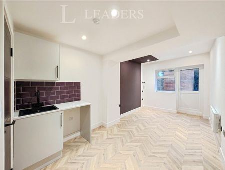 Studio to rent - Photo 3