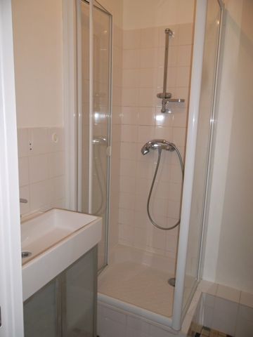 Location Appartement 4 pièces 65m² ROANNE 42300 - Photo 5