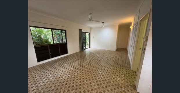 TIDY GROUND FLOOR UNIT IN SMALL COMPLEX OF 4 - Photo 1