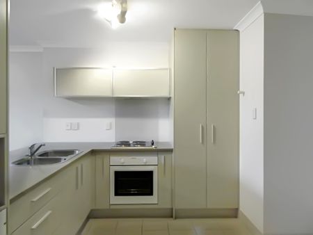 Spacious 2-Bedroom Unit in Onehunga - Photo 2