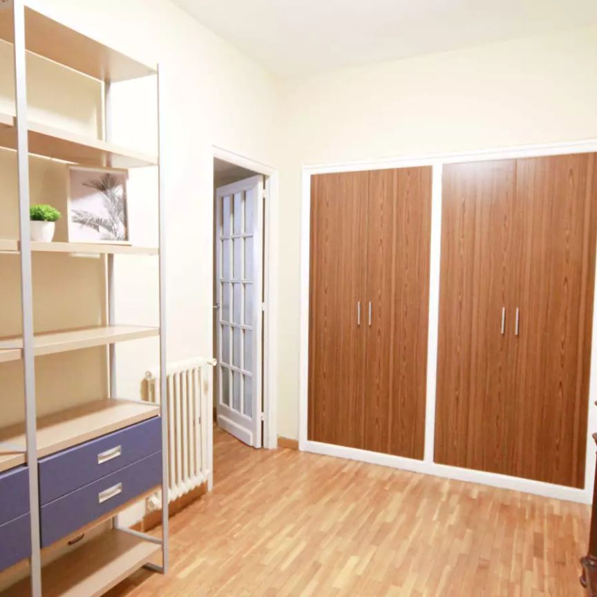 Room in a shared 5-bedroom apartment for rent in la Dreta de l'Eixample, all bills included professionals, students. - Foto 1