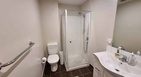 Chic uptown 2BR Apt with stunning views & carpark - Photo 5