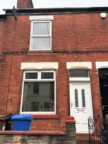 2 Bedroom Terraced House To Let Close to Stockport Town Centre - Photo 5