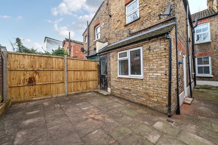 Oaklands Grove, London, W12 - Photo 4