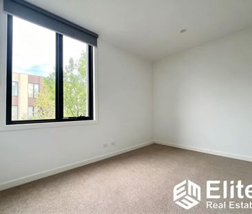 Stylish 3 Bedroom Townhouse in Prime Doncaster Location - Photo 2