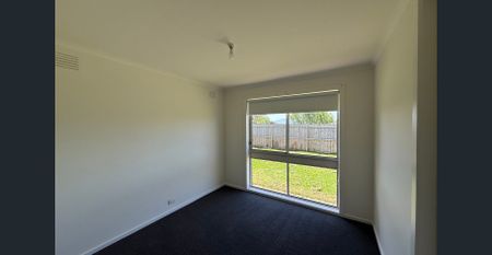 Well maintained home in Corio! - Photo 2