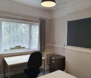 5 bedroom house, 1 en-suite - Photo 5