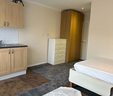 Room in a Shared House, Woolstone Road, SE23 - Photo 2