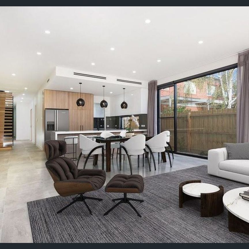 FABULOUS FAMILY LIVING! - Photo 1