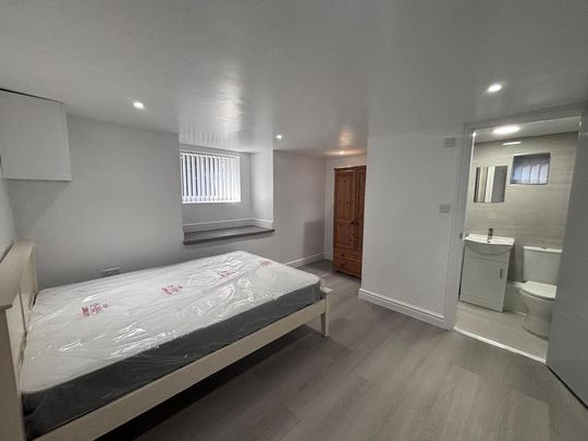 1 bedroom in a house share to rent - Photo 1