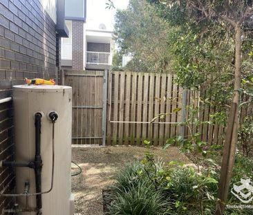 STYLISH MODERN 3BR TOWNHOUSES â CLOSE TO BAYSIDE WATERFRONT! - Photo 1