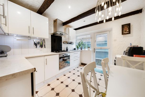 Lees Close, Maidenhead - Photo 1