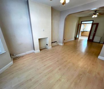 4 bedroom semi-detached house to rent - Photo 2
