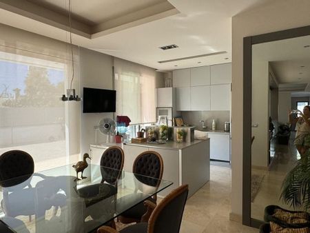 4 bedroom luxury Villa for rent in The Golden Mile, Spain - Photo 4