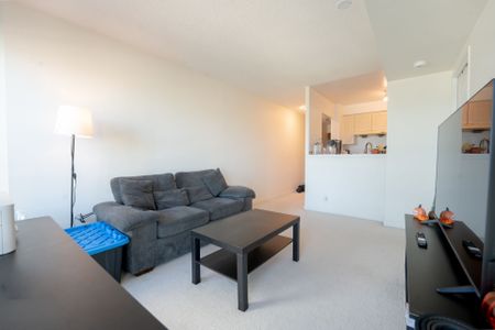 For Lease - 8 Lee Centre Drive Unit# 915, Toronto, Ontario - Photo 2