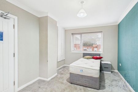 4 bedroom house of multiple occupation to rent - Photo 3