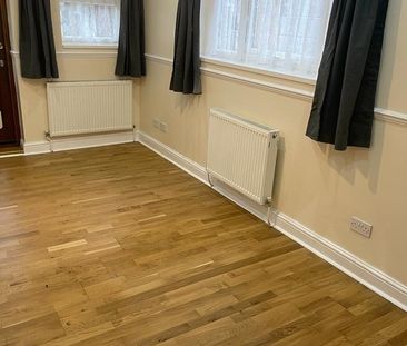 Studio Flat, Central Park Road, E6 - Photo 1