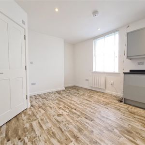Flat 2, 42 High Street, Saffron Walden - Photo 2