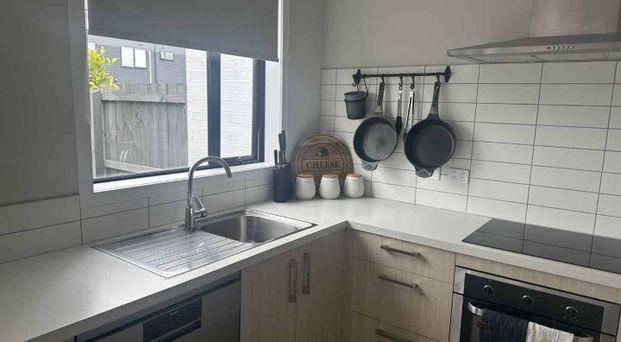 Lovely lock and leave townhouse - Photo 1