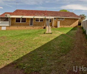 BRICK VENEER SPACIOUS HOME CLOSE TO CBD - Photo 2