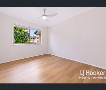 Stylishly Refreshed Family Home in the Heart of Albany Creek! - Photo 4