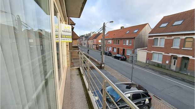 Instapklaar appartement met terras + autostaanplaats te huur in Torhout - Photo 1