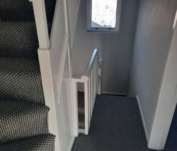 Partly Furnished 2 Bedroom Terrace - Photo 2