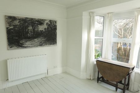 4 bedroom semi-detached house to rent - Photo 2