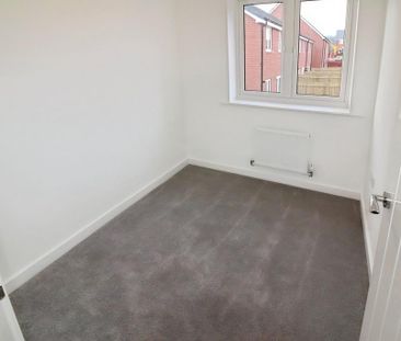 3 bedroom end of terrace house to rent - Photo 2